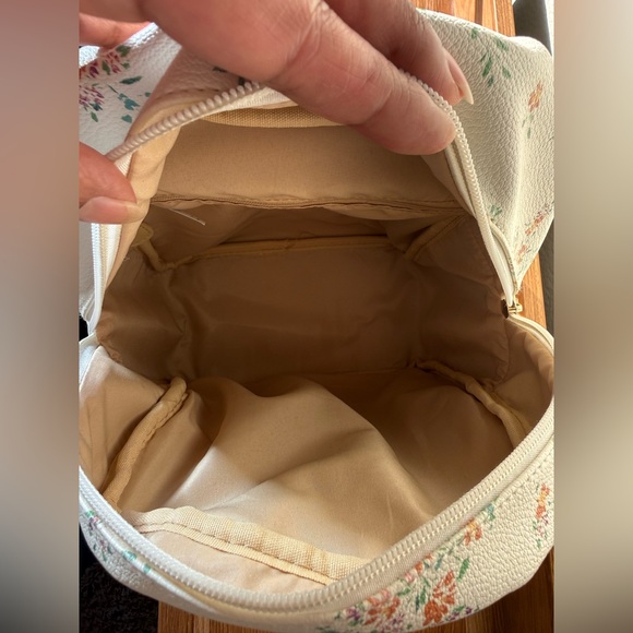 Mini Floral Cream Backpack - Picture 6 of 8